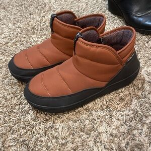 Ozark Trail Puffer Slippers